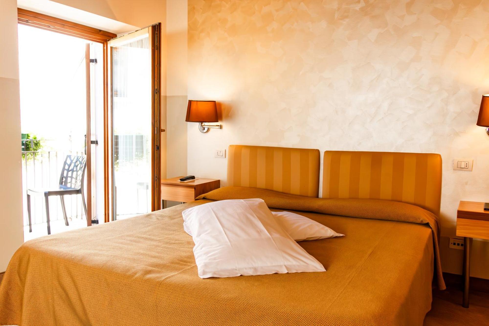 Hotel Dependance Silvestro 가르다 외부 사진